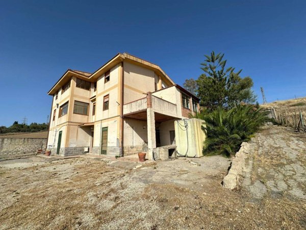 casa indipendente in vendita a Caltanissetta