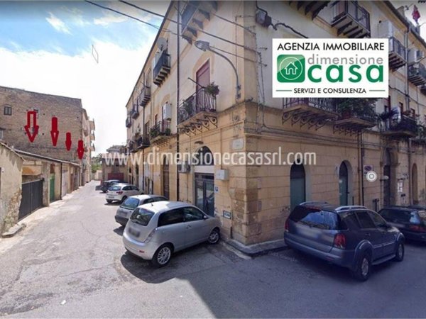locale commerciale in vendita a Caltanissetta