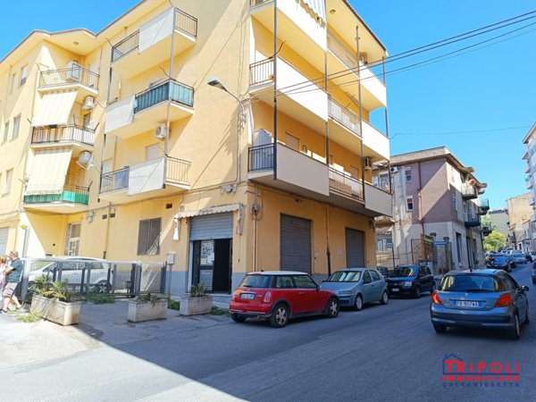 locale commerciale in vendita a Caltanissetta