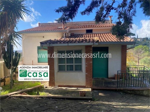 casa indipendente in vendita a Caltanissetta in zona Favarella