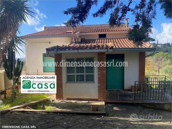 casa indipendente in vendita a Caltanissetta in zona Favarella