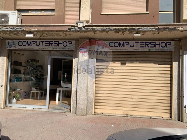 locale commerciale in vendita a Caltanissetta