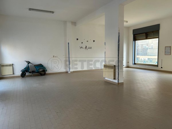 locale commerciale in vendita a Caltanissetta