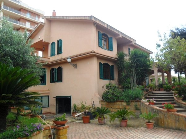 casa indipendente in vendita a Caltanissetta