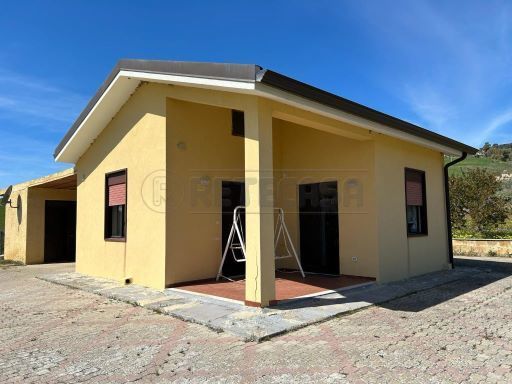 casa indipendente in vendita a Caltanissetta
