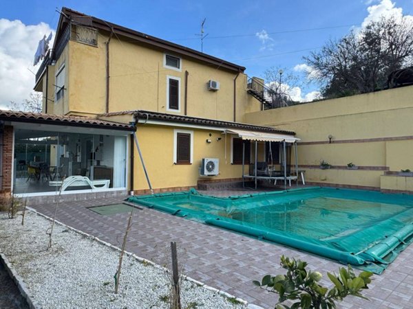 casa indipendente in vendita a Caltanissetta