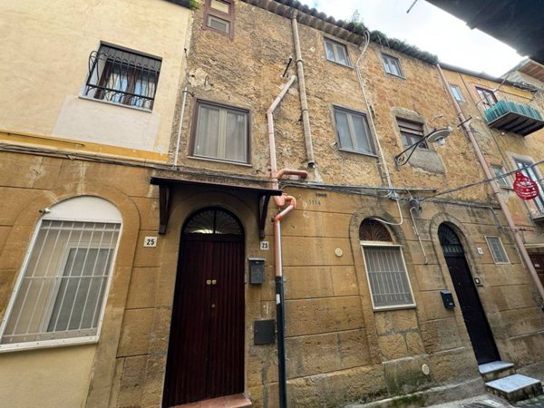 casa indipendente in vendita a Caltanissetta in zona Centro Storico