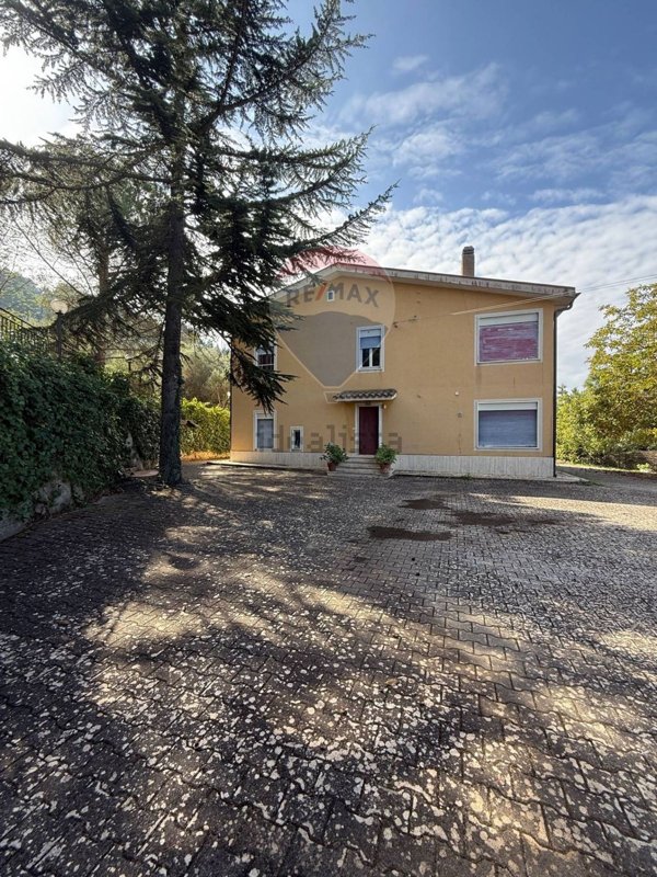 casa indipendente in vendita a Caltanissetta