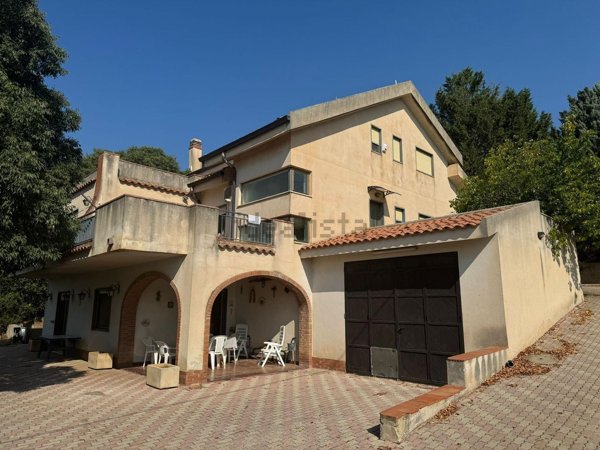 casa indipendente in vendita a Caltanissetta
