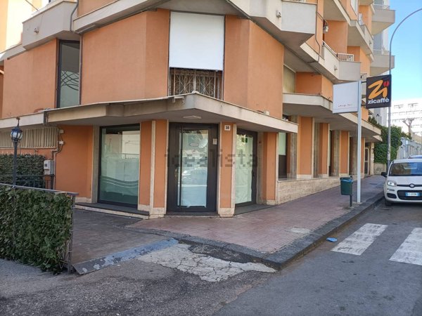 locale commerciale in vendita a Caltanissetta