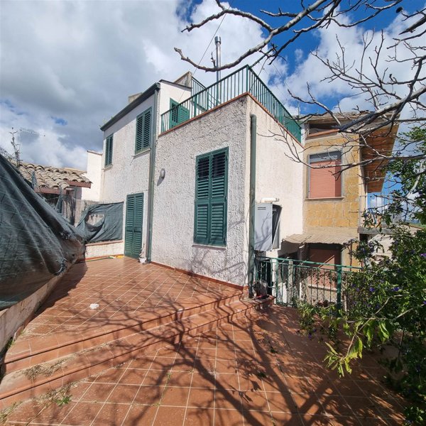casa indipendente in vendita a Caltanissetta in zona Prestianni