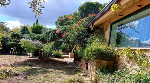 casa indipendente in vendita a Caltanissetta