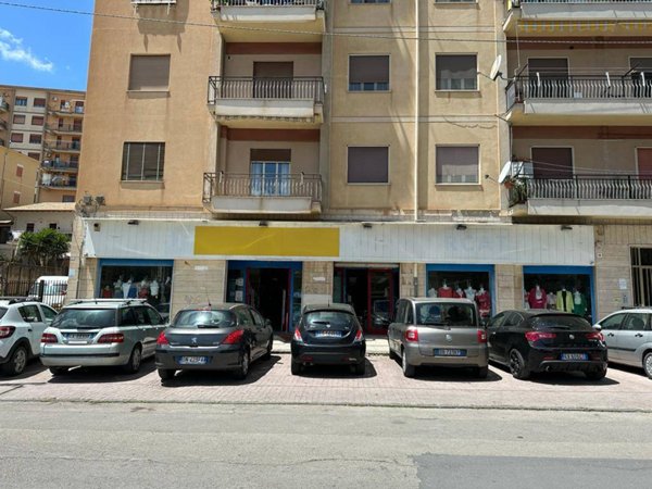 negozio in vendita a Caltanissetta in zona Centro Storico