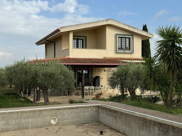 casa indipendente in vendita a Caltanissetta