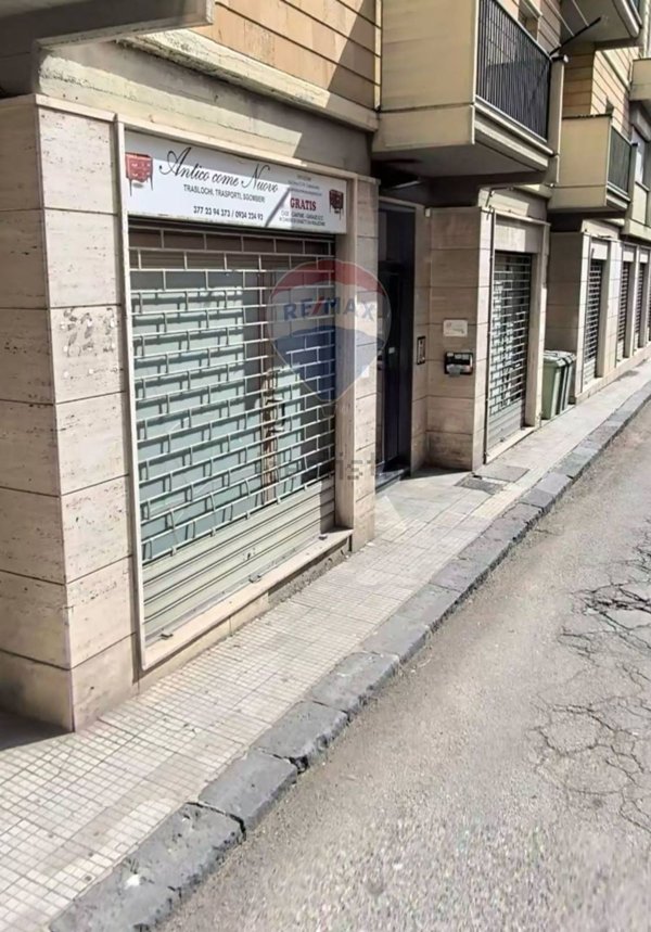 locale commerciale in vendita a Caltanissetta