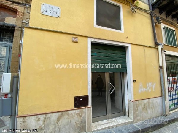 locale commerciale in vendita a Caltanissetta in zona Centro Storico