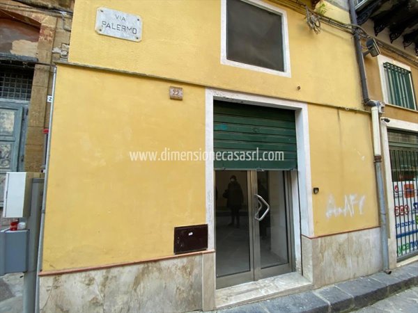locale commerciale in vendita a Caltanissetta in zona Centro Storico