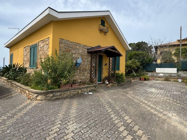 casa indipendente in vendita a Caltanissetta