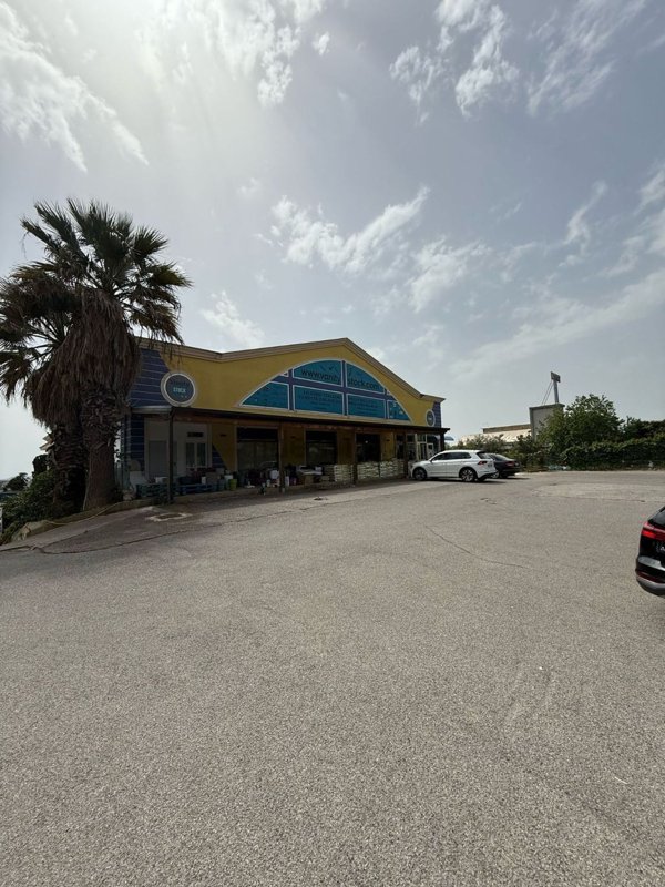 locale commerciale in vendita a Caltanissetta