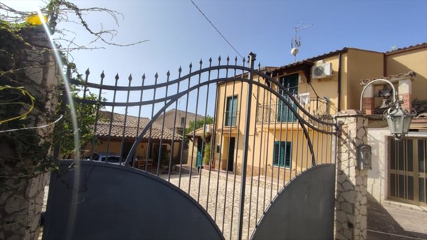 casa indipendente in vendita a Caltanissetta in zona Torretta