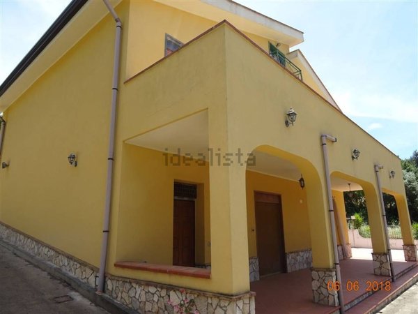 casa indipendente in vendita a Caltanissetta in zona Poggio Sant'Elia