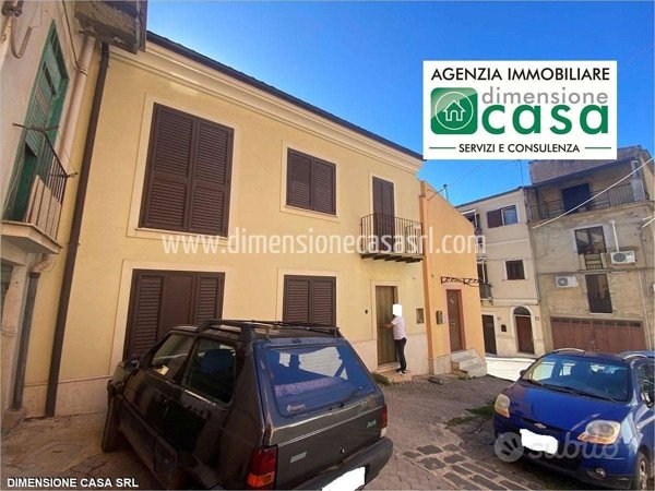 casa indipendente in vendita a Caltanissetta