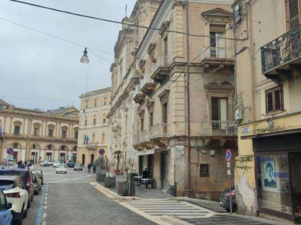 negozio in vendita a Caltanissetta in zona Centro Storico