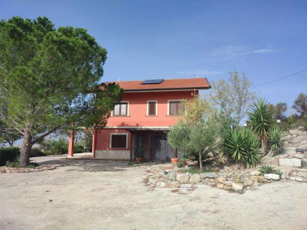 casa indipendente in vendita a Caltanissetta
