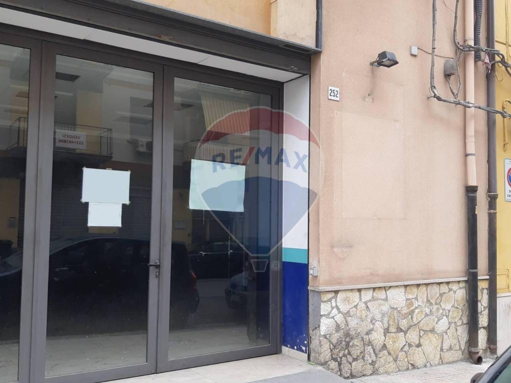 negozio in vendita a Caltanissetta