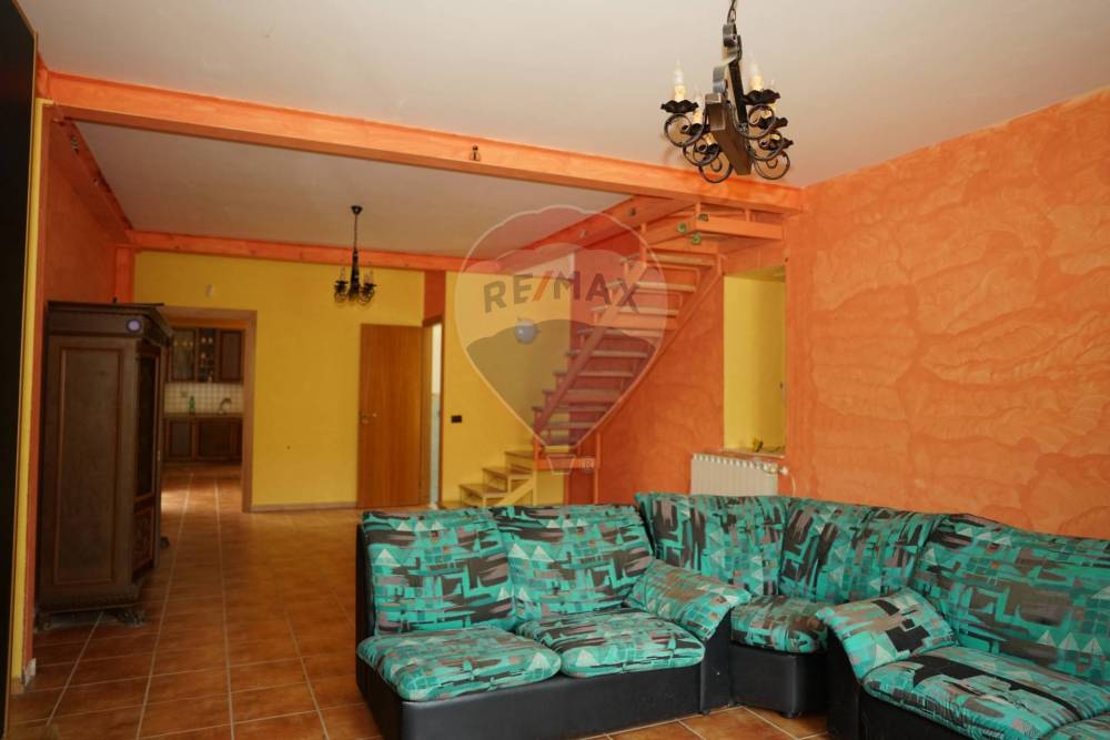 casa indipendente in vendita a Caltanissetta in zona Villaggio Santa Barbara