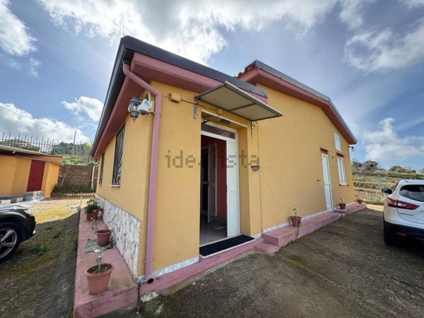 casa indipendente in vendita a Caltanissetta
