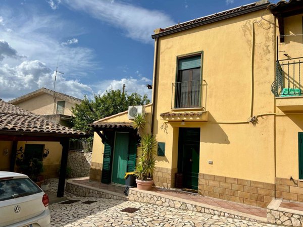 casa indipendente in vendita a Caltanissetta in zona Torretta