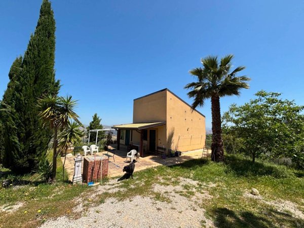 casa indipendente in vendita a Caltanissetta
