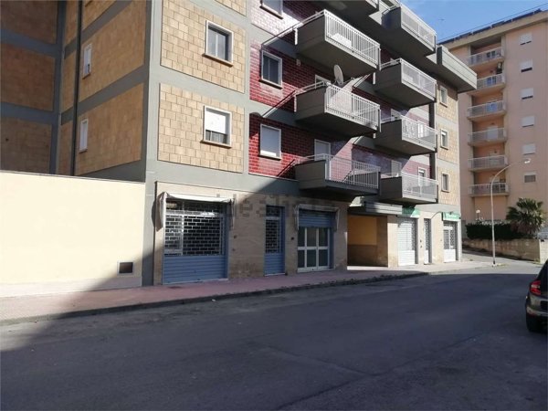 locale commerciale in vendita a Caltanissetta