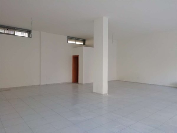 locale commerciale in vendita a Caltanissetta