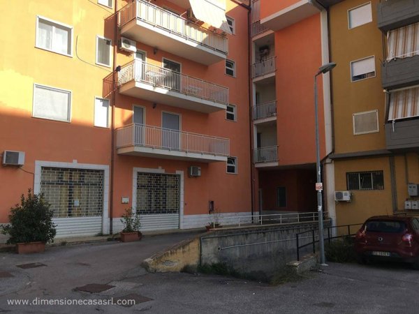 locale commerciale in vendita a Caltanissetta