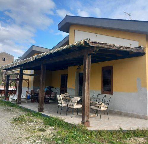 casa indipendente in vendita a Caltanissetta