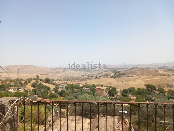 casa indipendente in vendita a Caltanissetta