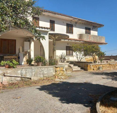casa indipendente in vendita a Caltanissetta