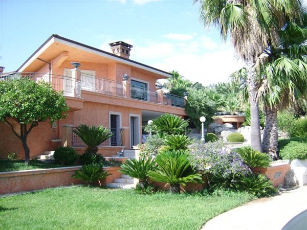 casa indipendente in vendita a Caltanissetta