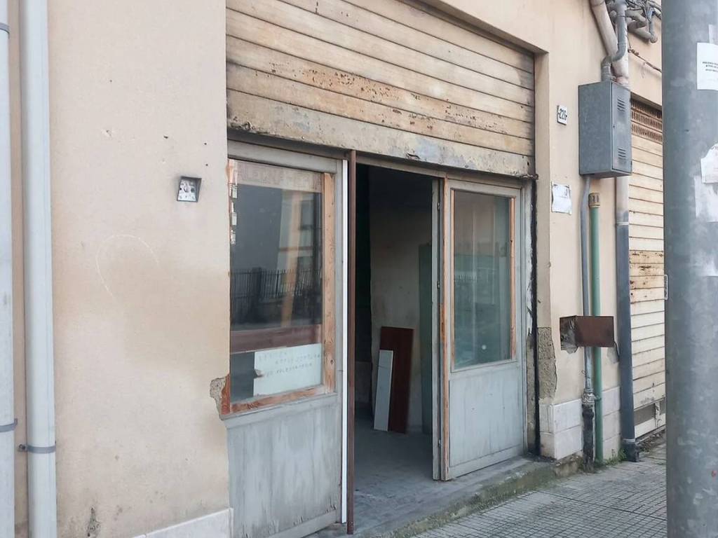 negozio in vendita a Caltanissetta in zona Centro Storico