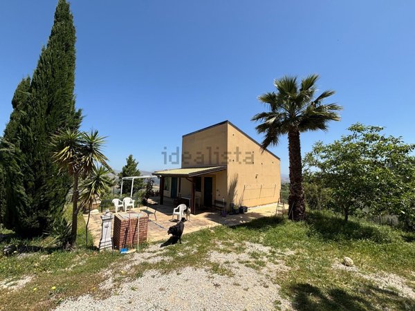 casa indipendente in vendita a Caltanissetta