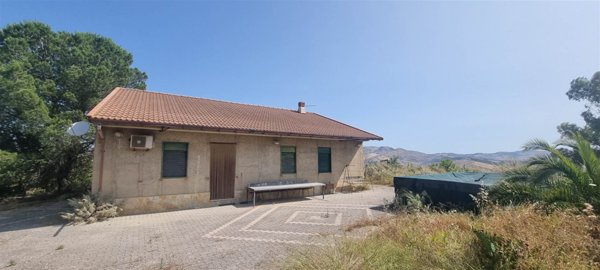 casa indipendente in vendita a Caltanissetta