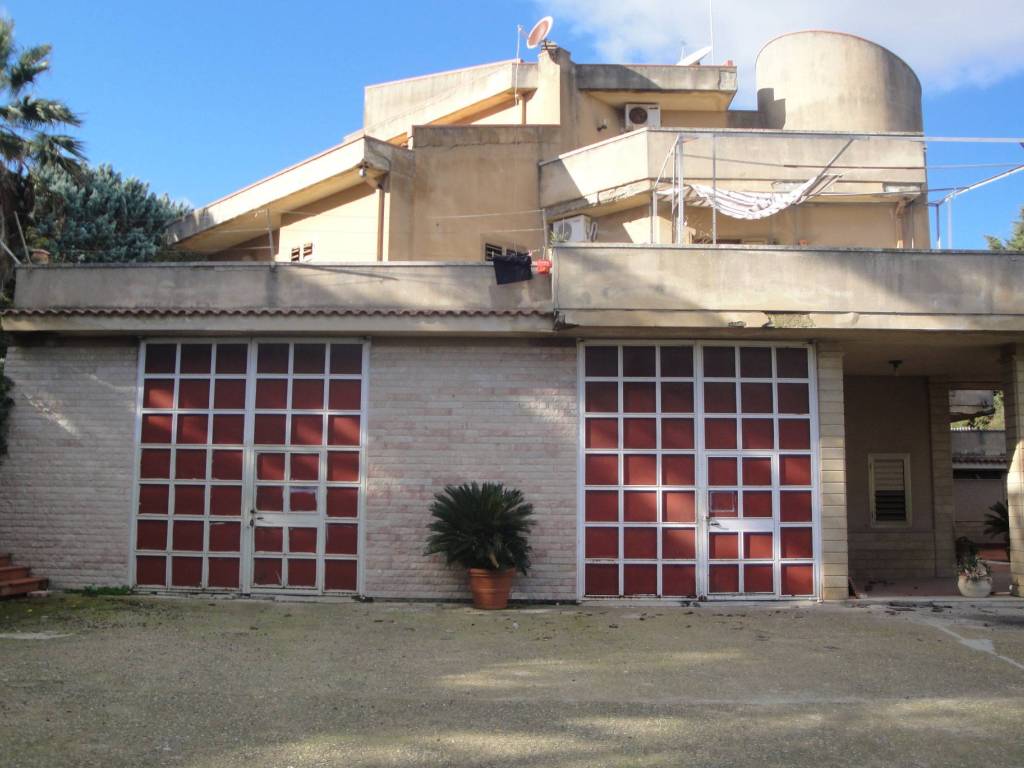 locale commerciale in vendita a Caltanissetta