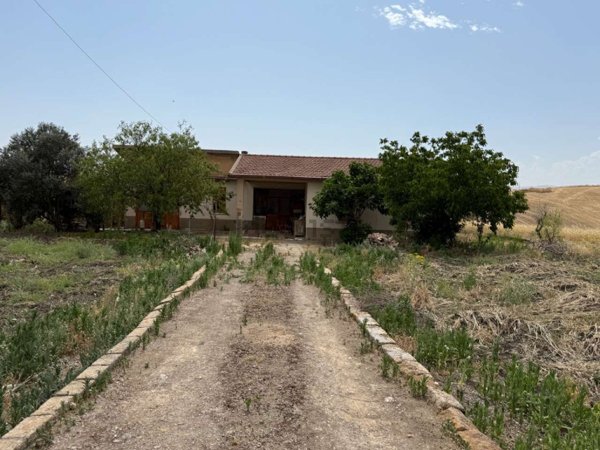 casa indipendente in vendita a Caltanissetta in zona Borgo Petilia