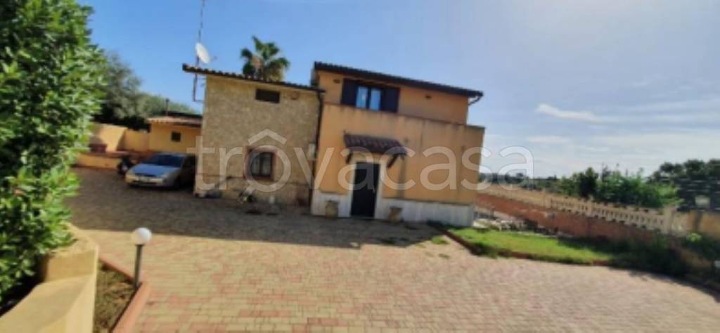 casa indipendente in vendita a Caltanissetta in zona Favarella