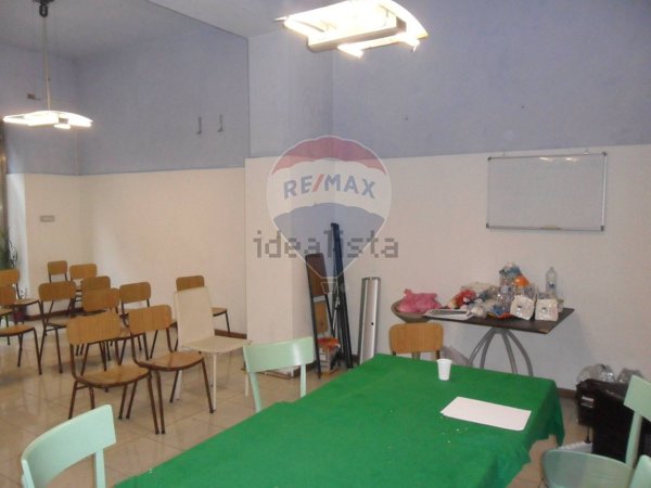 locale commerciale in vendita a Caltanissetta in zona Centro Storico
