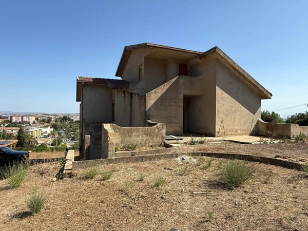casa indipendente in vendita a Caltanissetta in zona Poggio Sant'Elia