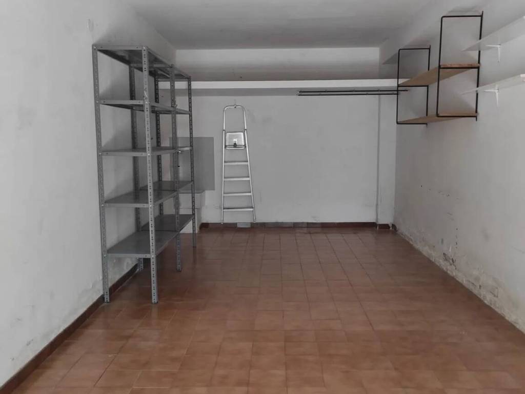 locale di sgombero in vendita a Caltanissetta
