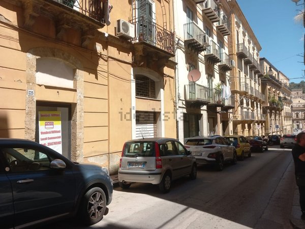 locale commerciale in vendita a Caltanissetta in zona Centro Storico